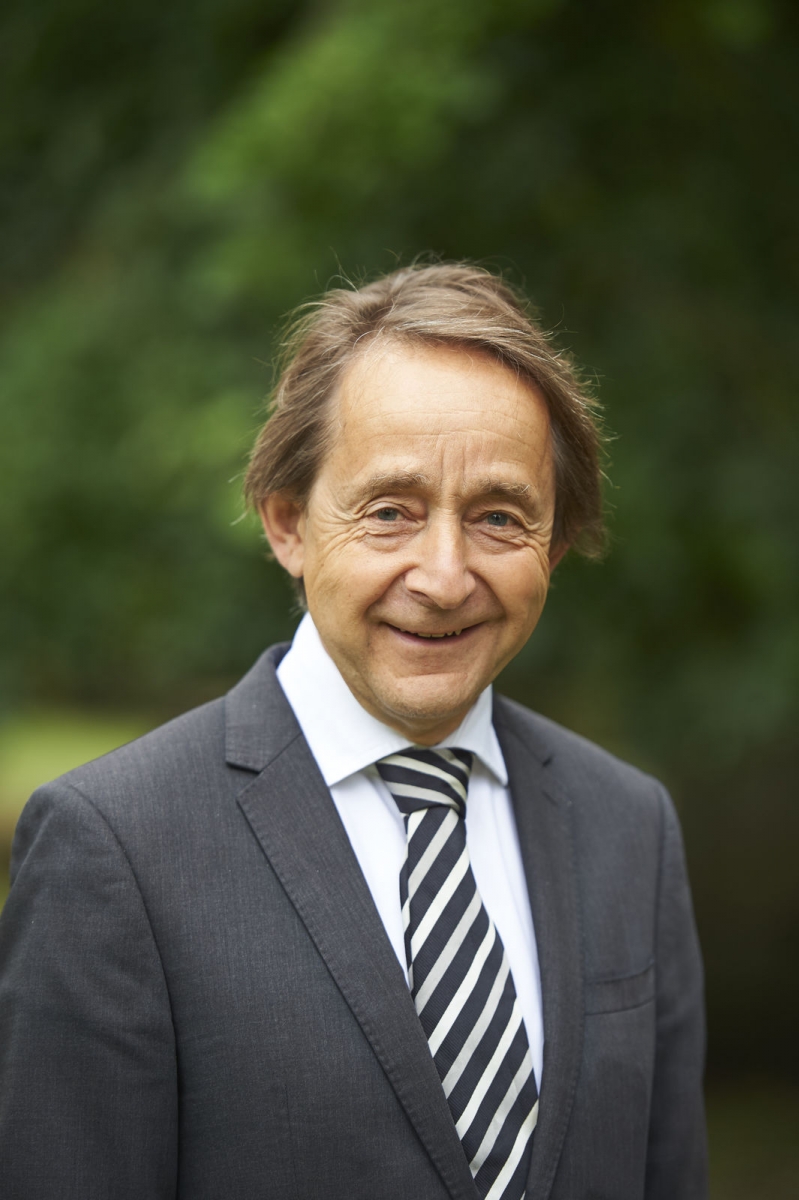 Sit Anthony Seldon headshot